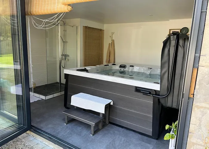 La Petite Brainoise - Avec Salle Jacuzzi 120 Jets * Braine